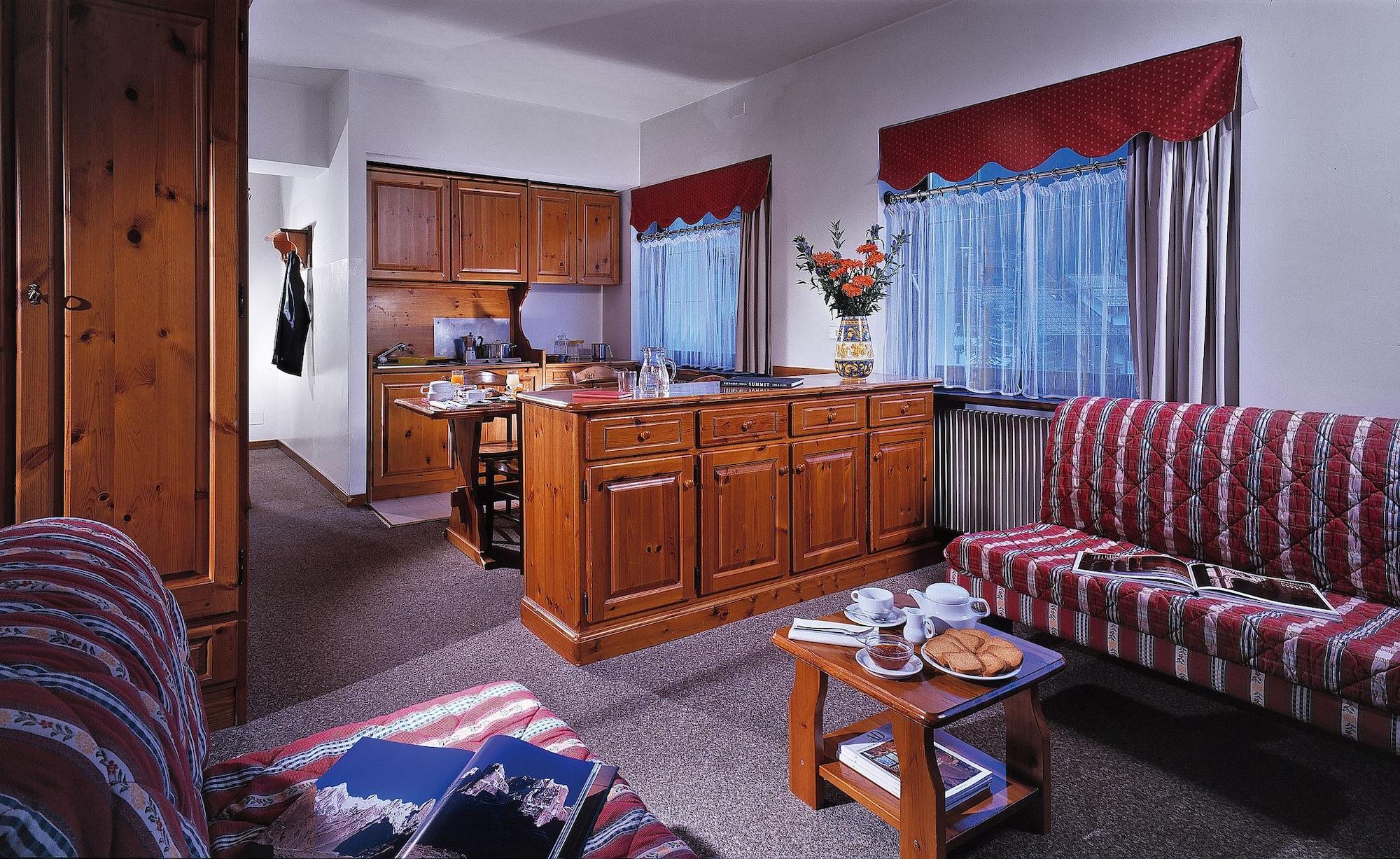Hotel Miramonti Corvara ภายนอก รูปภาพ