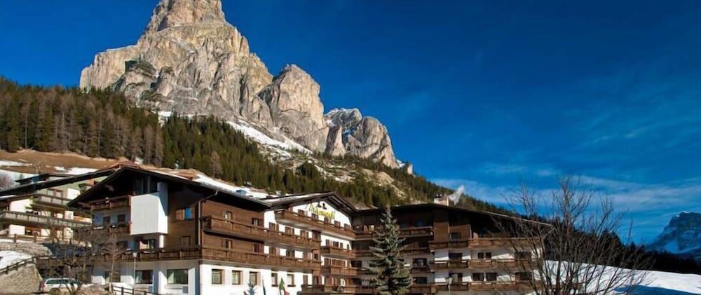 Hotel Miramonti Corvara ภายนอก รูปภาพ