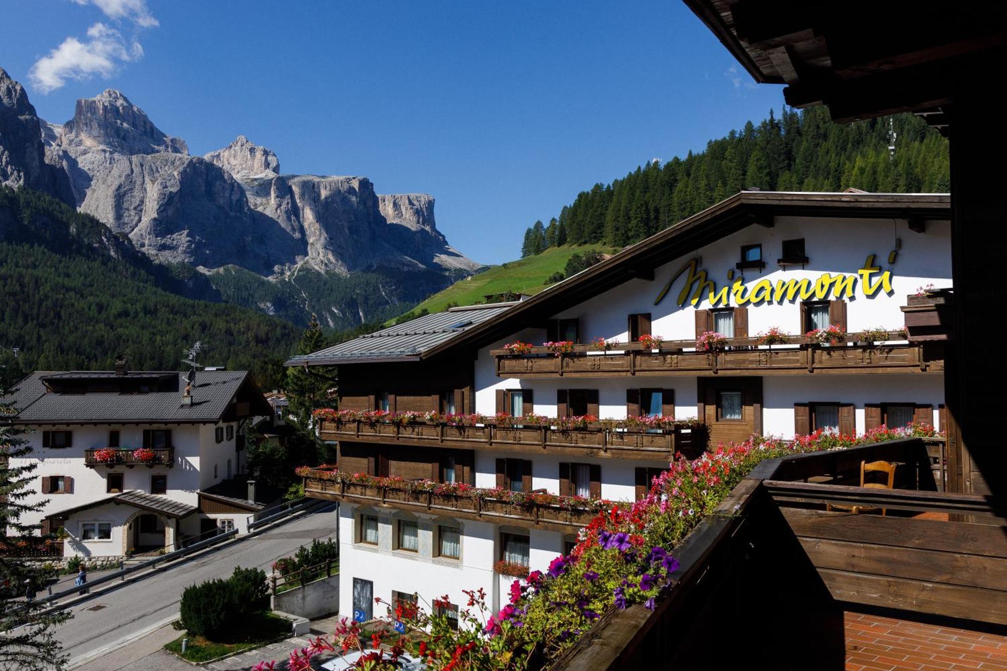 Hotel Miramonti Corvara ภายนอก รูปภาพ