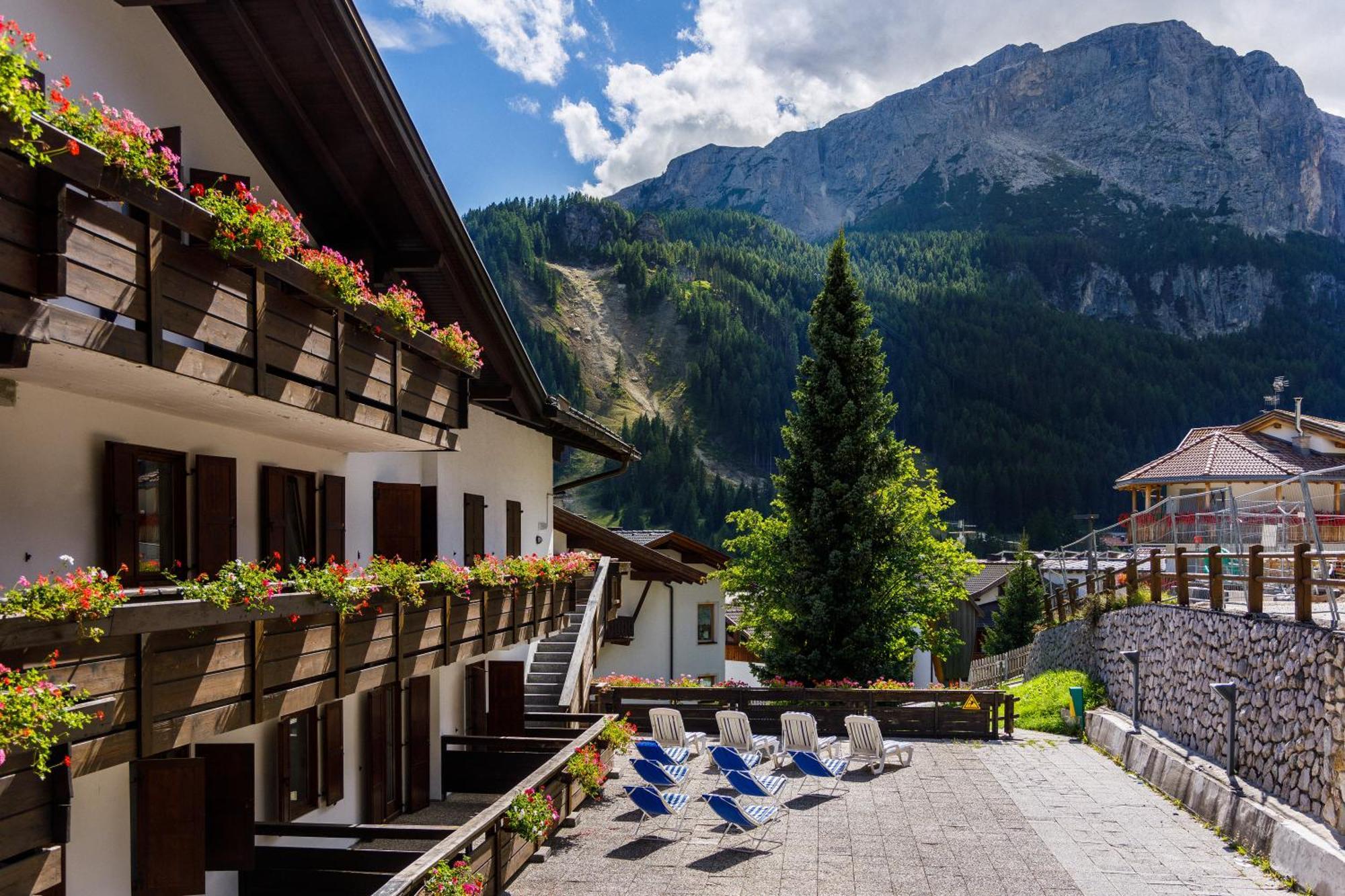 Hotel Miramonti Corvara ภายนอก รูปภาพ