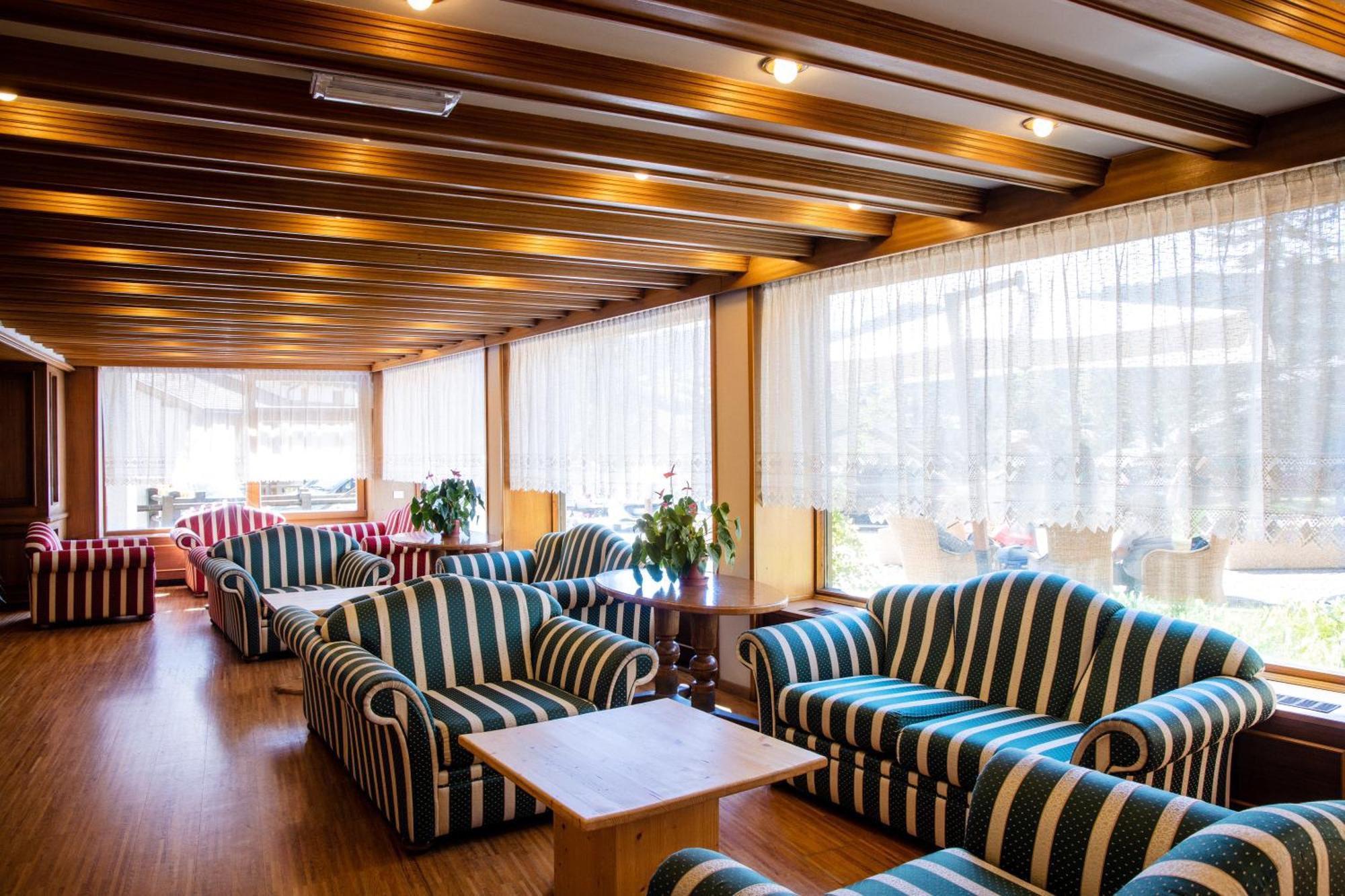 Hotel Miramonti Corvara ภายนอก รูปภาพ