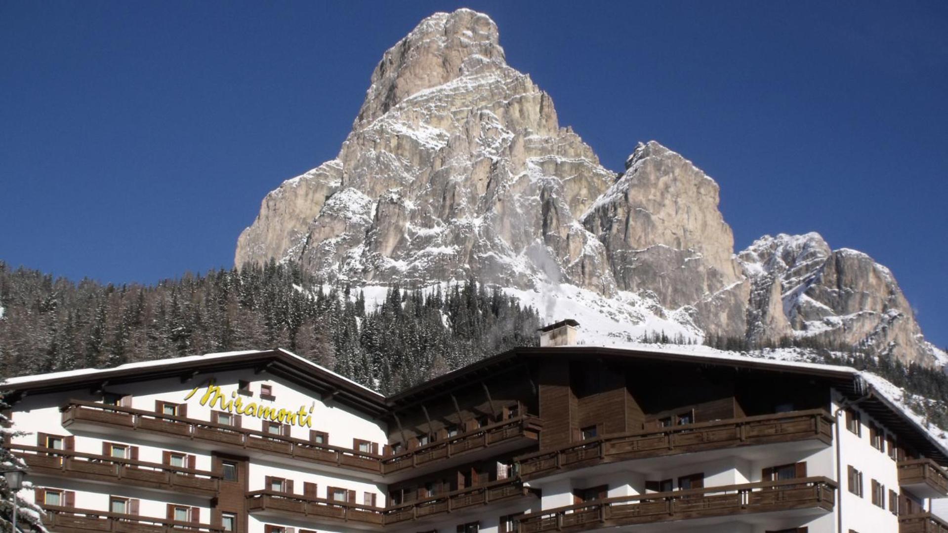 Hotel Miramonti Corvara ภายนอก รูปภาพ
