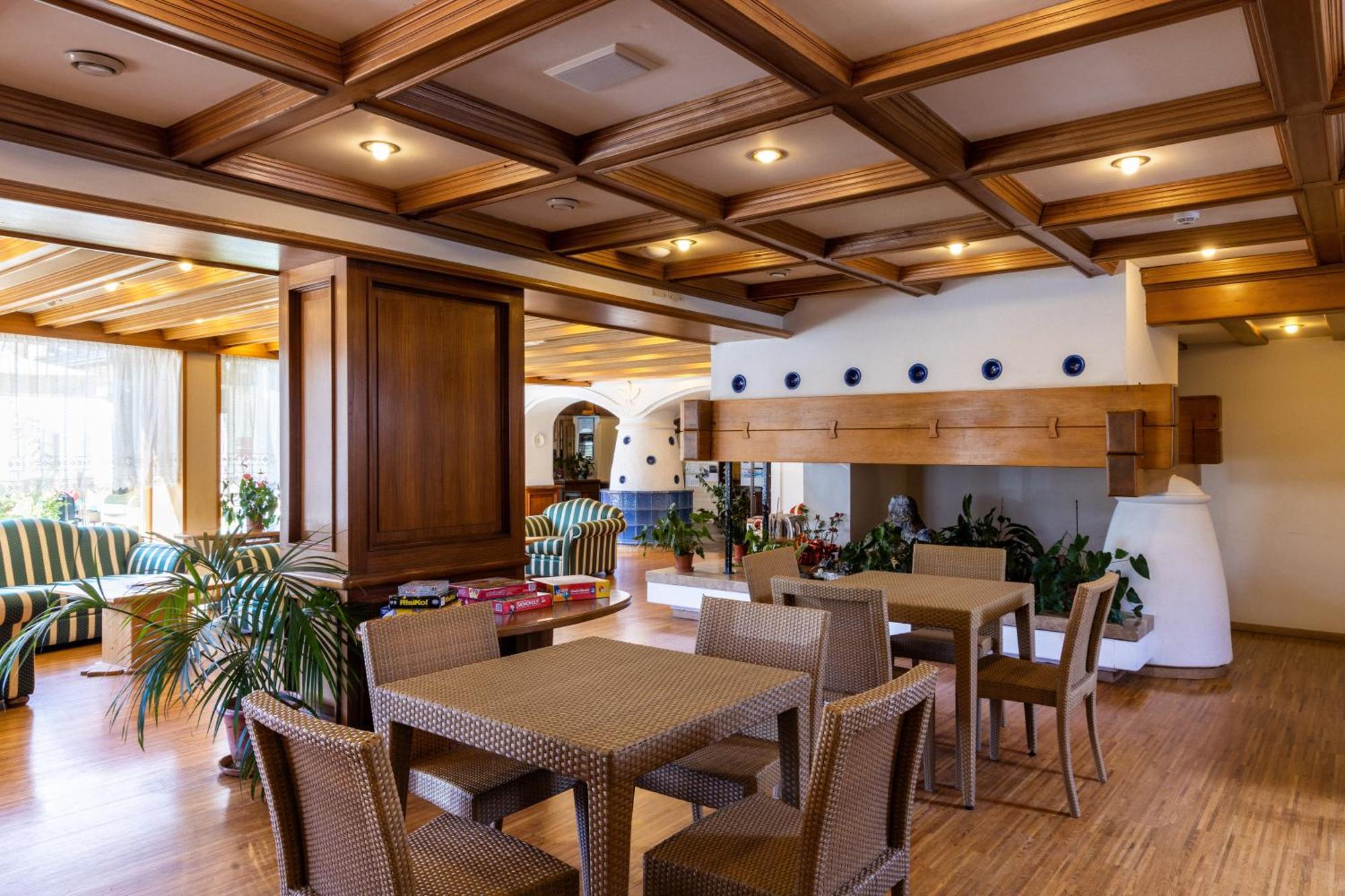 Hotel Miramonti Corvara ภายนอก รูปภาพ