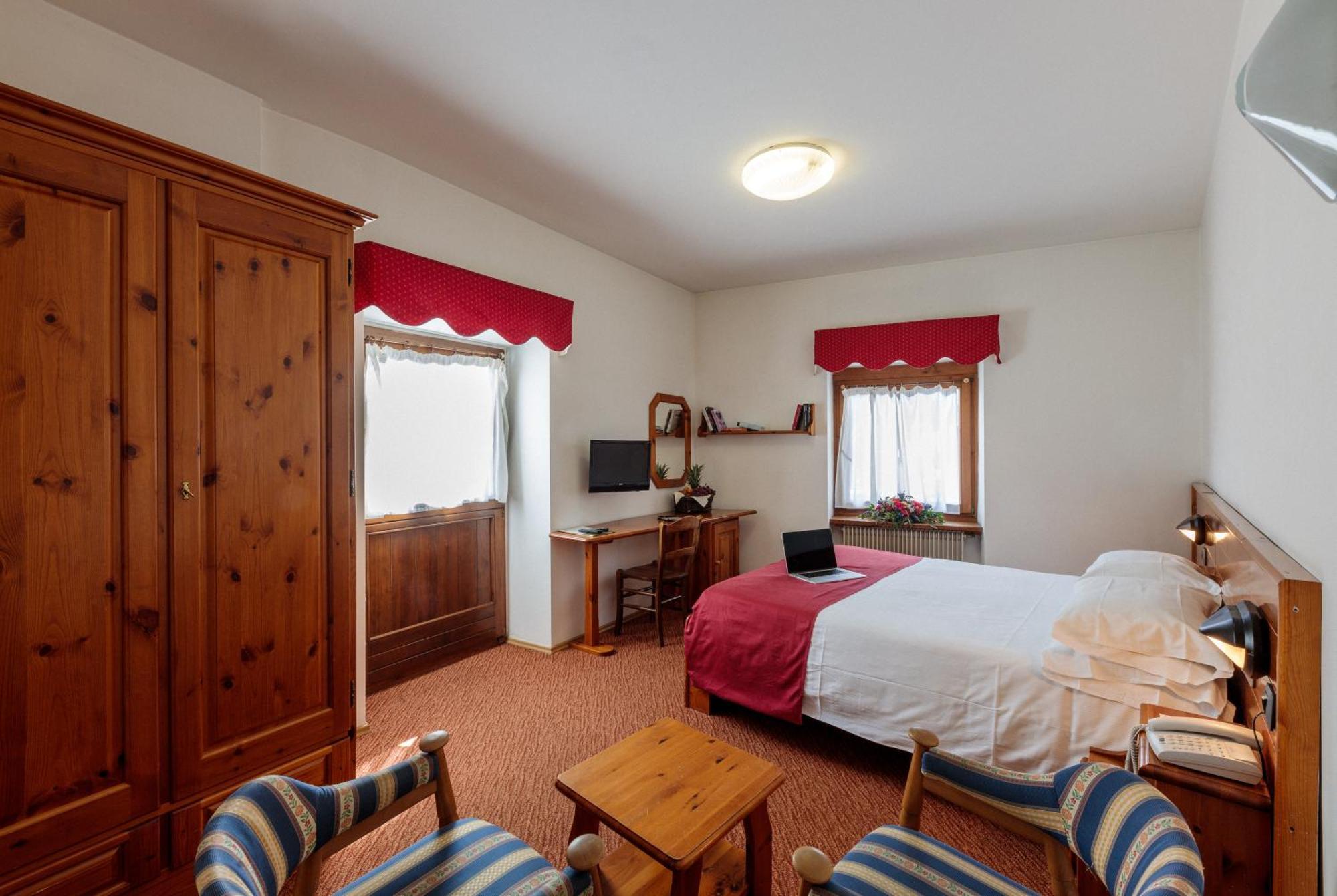 Hotel Miramonti Corvara ภายนอก รูปภาพ