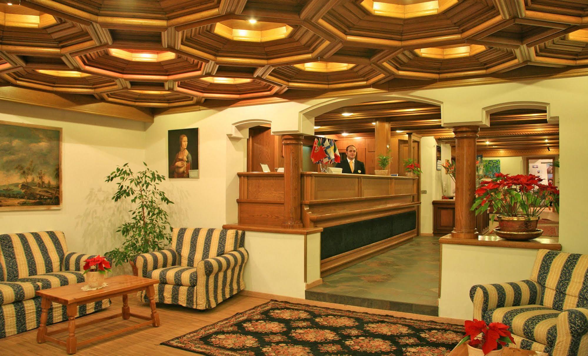 Hotel Miramonti Corvara ภายนอก รูปภาพ